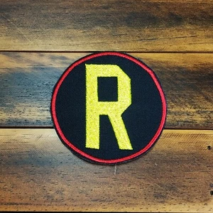 Robin Patch Red Border Iron-On Comics R Logo Applique Embroidered Patch - Picture 1 of 1
