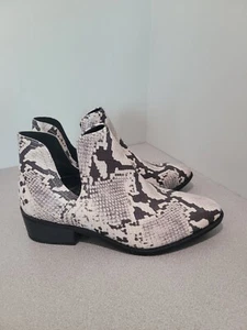 NEW Madden Girl G-Nite Snakeskin Boots Women's Size 10 M - Picture 1 of 12
