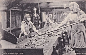 FAP 1907 Starr of Wigan Postcard, Pit Brow Girls Screening Coal, Lancashire - Bild 1 von 1