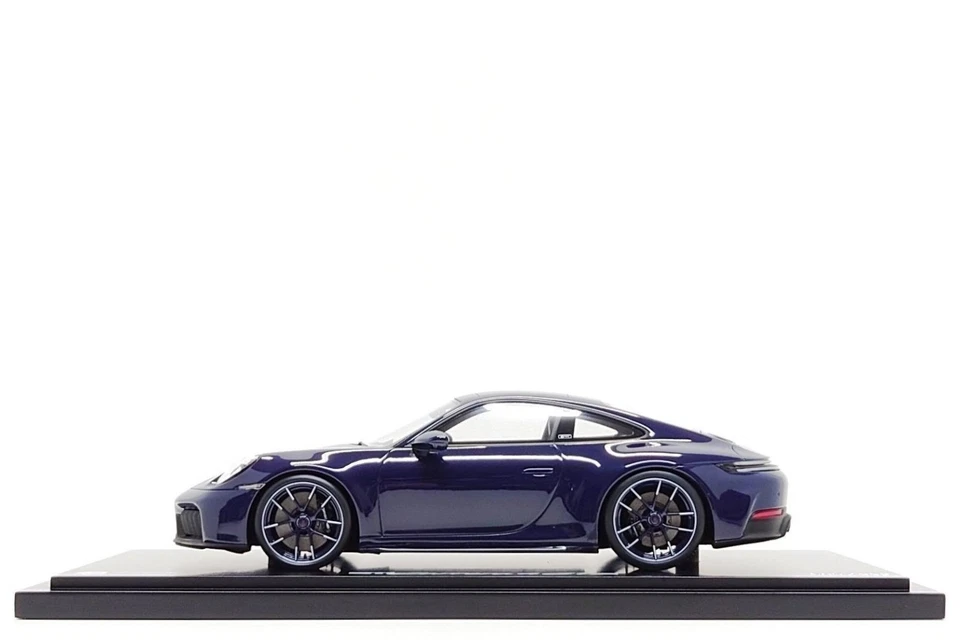 Spark 1:18 Porsche 911 Carrera 4 GTS (992.2) 40 Jahre Italia (Dealer Edition) - Image 1 of 4