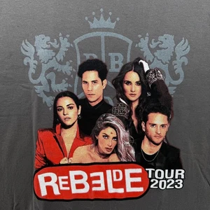 Camiseta Rebelde Gira Mundial 2023 Hombre Mujer Grande Gris Doble Cara Pop Latino - Imagen 1 de 9