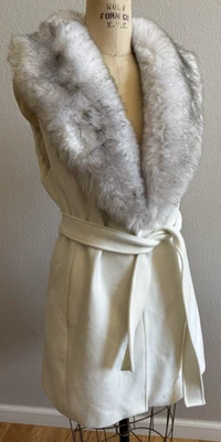 Chaleco con cinturón de piel sintética del mercado negro de la Casa Blanca crema talla L/XL USADO EN EXCELENTE ESTADO Foto 1 de 4