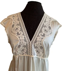 Vtg Vanity Fair Lace Bodice Silky Nylon Nightgown Long Tie Back Cream Sz S - Picture 1 of 11
