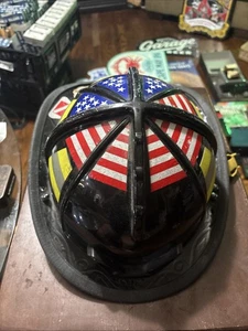 Cairns 1010 Feuerwehrhelm - Schwarz: Verzierter cooler Helm! - Bild 1 von 23