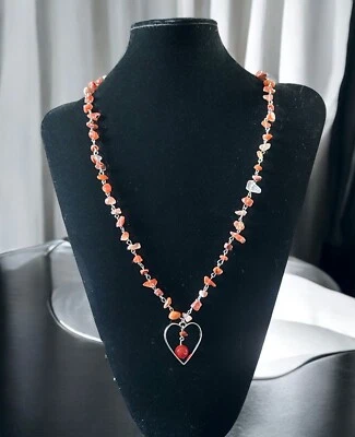 Collana in acciaio inox   e chip di Corniola vera naturale con pendente cuore - Immagine 1 di 3