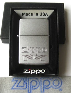 Zippo VORHER GESAMMELTES nicht benutztes WERBUNG Feuerzeug 24335 SCROLL DESIGN 2009 - Bild 1 von 7
