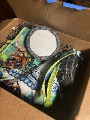 ENORME LOTE DE PORTALES Y BOLSA SKYLANDERS (SWAPS, SPRYO, GIGANTES) Foto 1 de 3