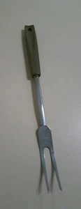 DE COLECCIÓN EKCO UTILITARIO TENEDOR DE CARNE MANGO VERDE OLIVA 12" NUEVO STOCK ANTIGUO  - Imagen 1 de 2