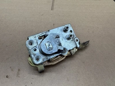 Actuador de bloqueo de pestillo de puerta delantera derecha OEM BMW E28 533I 528Ee 528I 535I OEM 137 k millas Foto 1 de 4