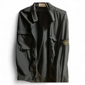 Stone Island schwarze Nylonjacke Größe M leichte authentische Oberbekleidung kostenloser Versand - Bild 1 von 4