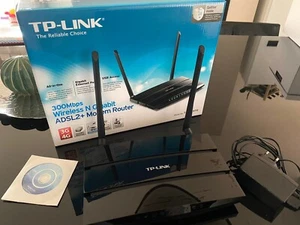 TP-LINK TD-W8970 300Mbps 4 Porte 100Mbps Router Wireless - Foto 1 di 5