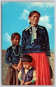 Postal madre india y sus hijos mujer nativa americana - Imagen 1 de 2