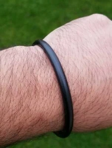 Brazalete negro acero puro hierro redondo liso sikh singh kaur khalsa kara v4 - Imagen 1 de 10