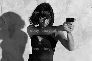 QUANTUM OF SOLACE JAMES BOND OLGA KURYLENKO RARE 10X8 INCH PHOTO - Bild 1 von 1