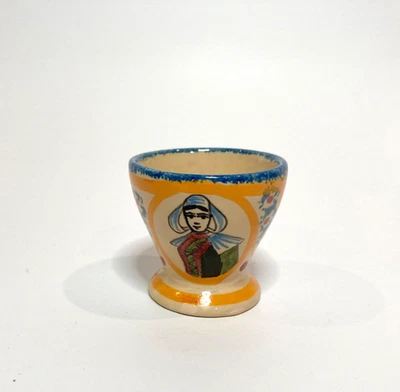 Vintage French Henriot Quimper Egg Cup in the Ivoire Corbeille pattern - Image 1 of 4