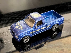 Motormax 6052 Ford Ranger modelo fundido a presión azul con calcomanías temáticas navideñas - Imagen 1 de 9