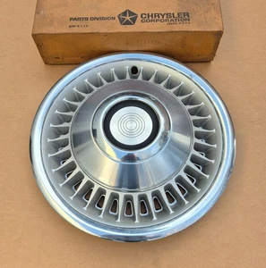 1972 Plymouth Dodge Chrysler C Body NOS MoPar 15" Cast Aluminum WHEEL COVER - Picture 1 of 3