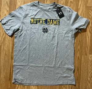 Maglia Under Armour Notre Dame Squadra Calcio Emessa Nuova Etichette Taglia 2XL - Foto 1 di 4