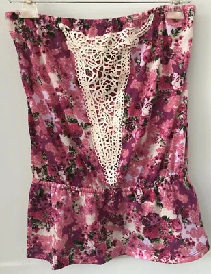 Top floral sin tirantes mediano de encaje decorativo elástico en la cintura Weavers para mujer Foto 1 de 4