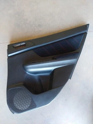 Cubierta de tarjeta panel de puerta delantera derecha Subaru WRX STI 2015-2020 15-20 Foto 1 de 4