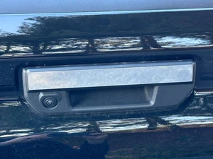 1pc Luxury FX Polished Tailgate Handle Accent Trim for 23-25 Chevrolet Colorado - Picture 1 of 4