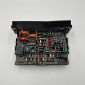 BMW 1 3 X1 Series E90 E91 E92 E84 E87 Fuse Box Front Power Distribution 9119444 - Picture 1 of 24