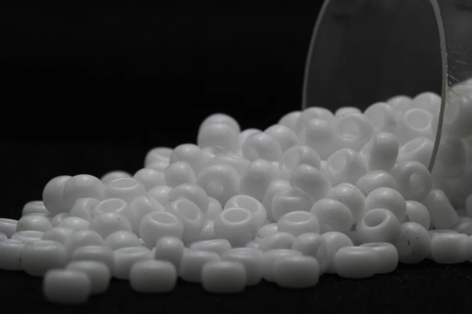 Miyuki Round Rocailles 8/0 Seed Beads - 30grs Bag Various colors - PS43 - Image 1 of 1