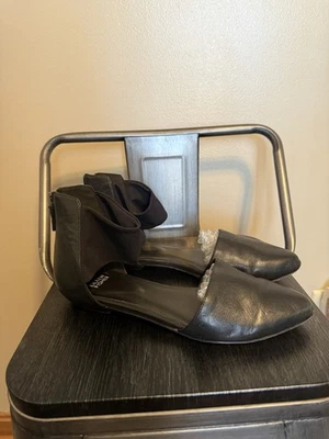 Eileen Fisher черная кожа плоские с заостренным носком эластичные манжеты на лодыжку 9 - Изображение 1 из 4