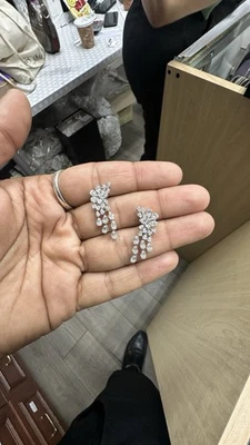 Elegantes aretes colgantes de diamantes de oro blanco de 14k, araña natural de 1,5 quilates Foto 1 de 4