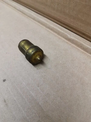 INJECTEUR VW GOLF II 1.6 D TD LT 28-35 I 2.4 D REF 068130211D - Photo 1/4