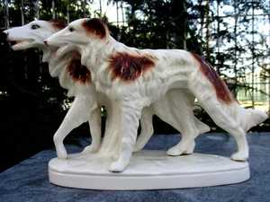 Figura antigua de porcelana de la década de 1940 de dos perros galgos rusos Borzoi - Imagen 1 de 15
