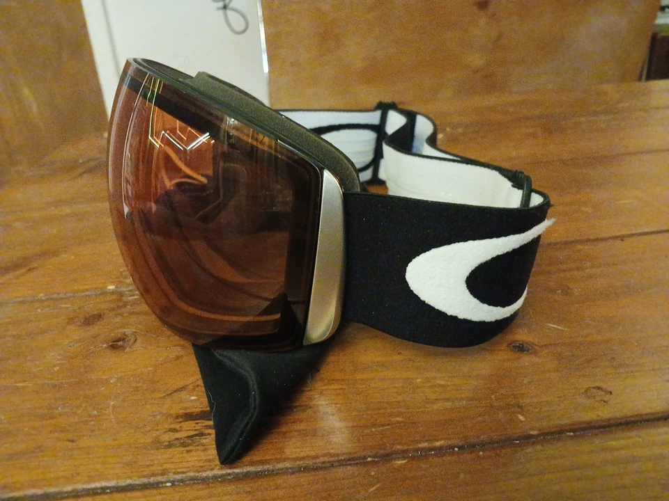 Oakley Prizm Ski / Snowboard Goggles. Barely Worn Bag Included. - Image 1 of 4