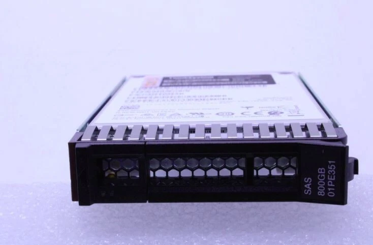 01PE351 4XB7A10230 ThinkSystem 2.5" SS530 800GB Performance SAS 12Gb SSD w/Tray - Image 1 of 1