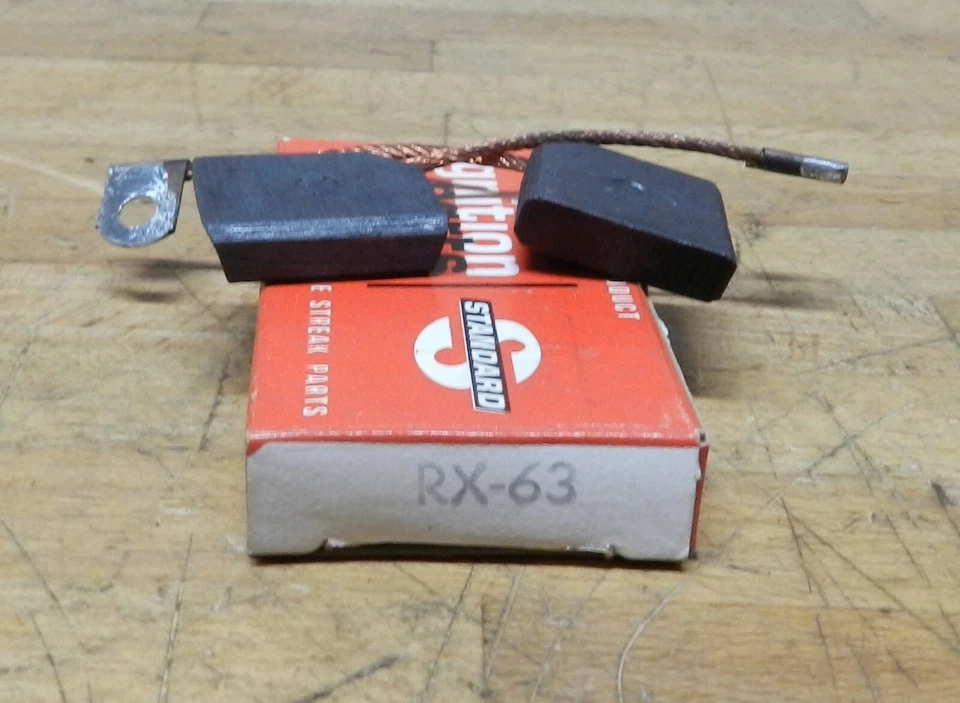 AMC GM Standard RX63 Nuevo Juego de Cepillos Alternadores Nuevo de Lote Antiguo Nuevo en Caja Foto 1 de 1