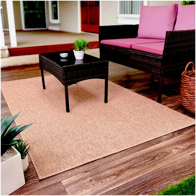 Tapete Koeckritz Trailblazer Sage bege interno/externo para decks, pátios e muito mais - Imagem 1 de 4