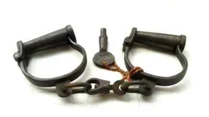 Old Style Antique Cuff Handcrafted Fine Iron Lock & Key Handcuffs - Picture 1 of 4