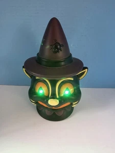 Molde soplado de gato de Halloween estilo Jack o linterna con sombrero de bruja solo ojos iluminados - Imagen 1 de 6
