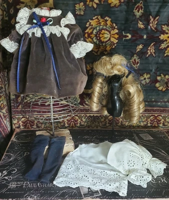 REPRODUCCIÓN ESTILO TERCIOPELO VESTIDO CALCETINES PANTALONES SIN CORDONES para MUÑECA BISQUE ARTISTA 11" Foto 1 de 4