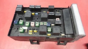 Caja de fusibles de relé para caravana 06-07 937772 - Imagen 1 de 12