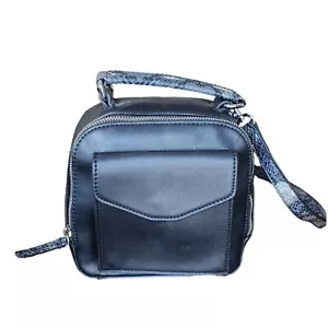 Free People kleiner 6" x 6,5" schwarzer Rucksack/Umhängetasche - Bild 1 von 11