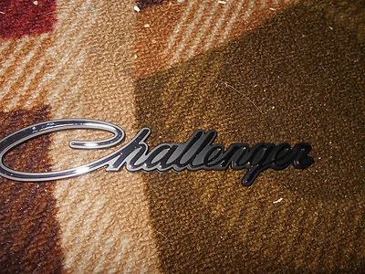 Dodge Challenger 2008 2009 2010 2011 2012 2013 2014 2015 emblema guardabarros tapa cubierta Foto 1 de 3