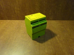 PILZ pnoz module 774749 - Picture 1 of 3