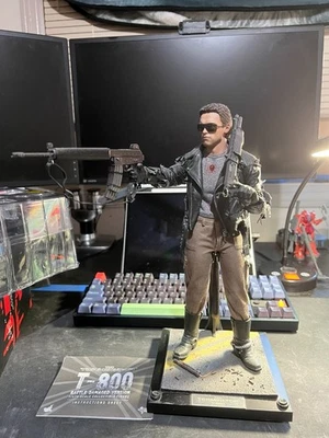 Hot Toys MMS 238 The Terminator T-800 1/6 scale USED  - Image 1 of 4