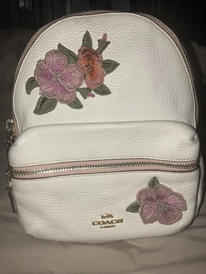 Última alteração de preço somente para hoje... Mini mochila Coach couro branco - Imagem 1 de 4