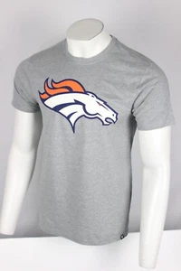 T-shirt uomo 47 marchi Denver Broncos logo grafico manica corta grigio erica - Foto 1 di 4