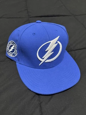 Mitchell & Ness Tampa Bay Lightning NHL Steven Stamkos Snapback Sombrero Azul Hockey Foto 1 de 4