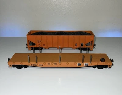 Athearn HO Flatcar w/ Stakes & Open Hopper with loads PBNE #406 & #211 - Image 1 of 4