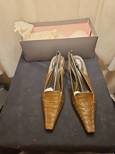 Scarpe donna Ann Taylor taglia 6 M marrone tortora alligatore in rilievo - Foto 1 di 9