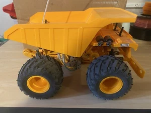 Radio controlled Tamiya RC dump truck - Picture 1 of 8