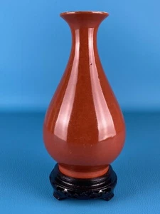 Porcellana Orientale Vaso Cinese con Marchio Blu e Base Legno XX Sec. - Foto 1 di 12